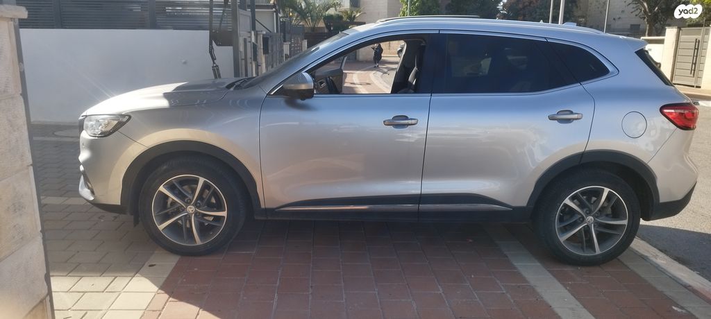 מודעת רכב אם ג'י EHS PHEV