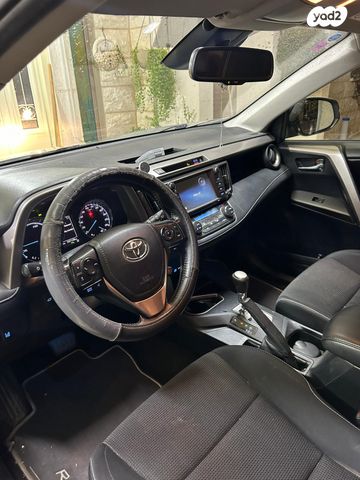 טויוטה RAV4