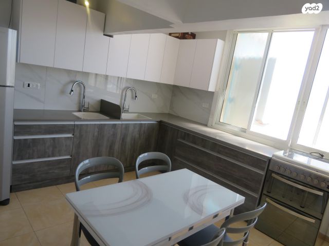 יצחק בן צבי 30