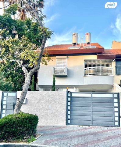 בית פרטי/ קוטג', אסתר המלכה 4, נווה חוף, ראשון לציון