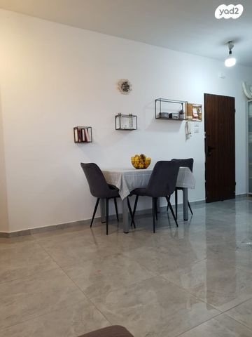 דירה, אסתר המלכה 10, משכנות זבולון, נתניה