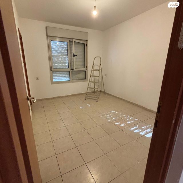 דירה, בנארי יצחק 8, רחובות החדשה, רחובות