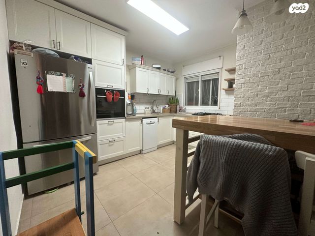 דירה, ה' באייר 44, נווה אפק, ראש העין