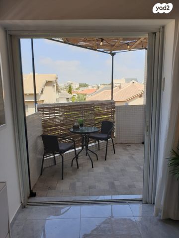 דירה, אסתר המלכה 10, משכנות זבולון, נתניה