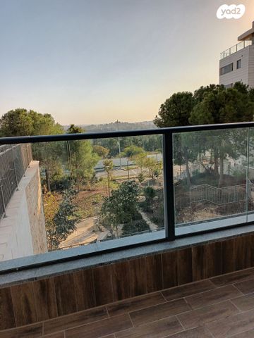 דירה, לוטם 27, הפרחים, חריש