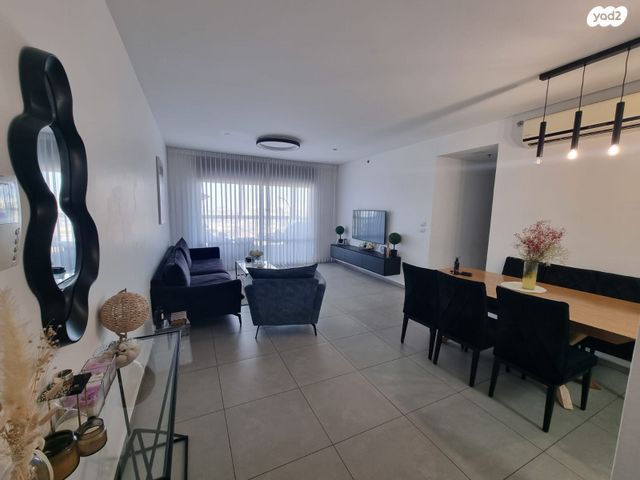 שושנה דמארי 2