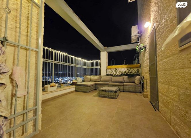 דירה, דוכיפת 6, סנסן, צור הדסה