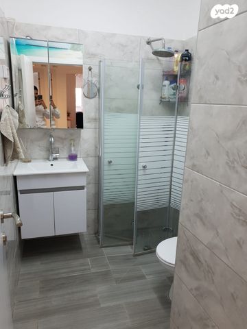 דירה, אסתר המלכה 10, משכנות זבולון, נתניה