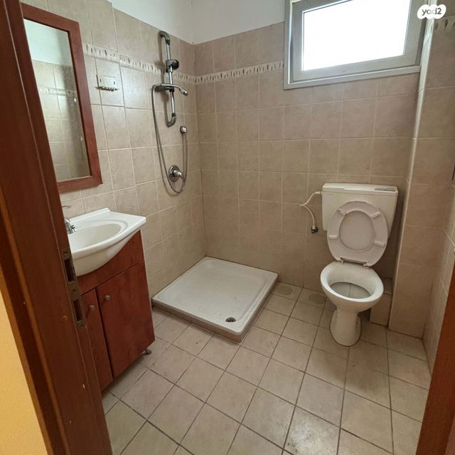 דירה, בנארי יצחק 8, רחובות החדשה, רחובות