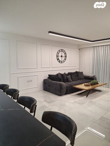 דירת גן, מאיר וייס 14, פסגת זאב, ירושלים