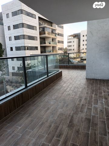 דירה, לוטם 27, הפרחים, חריש