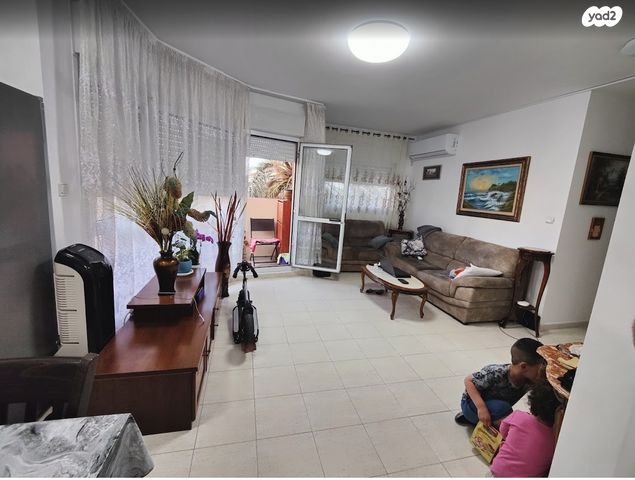 שרה ואהרון אהרונסון 52