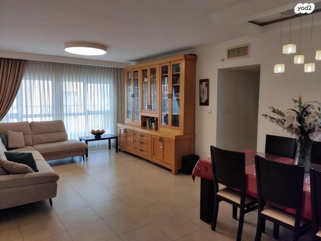 דרך מנחם בגין 48