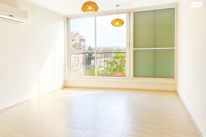 דירה, אהרון שקולניק 3, ג' / מרכז מזרח העיר, רחובות