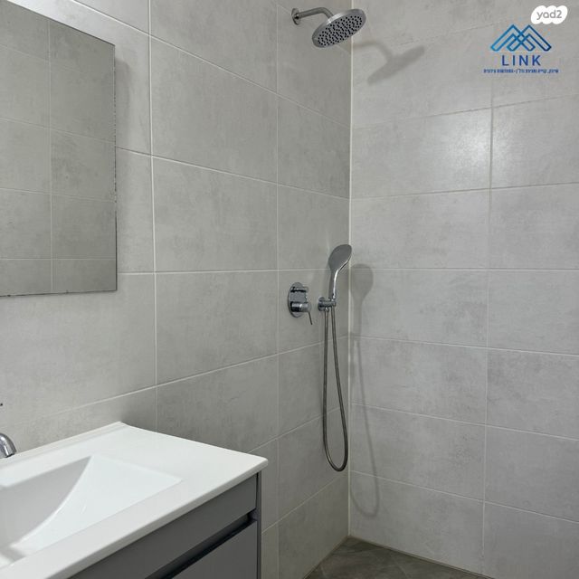 דירה, רמב"ם 5, רמב"ם, טירת כרמל