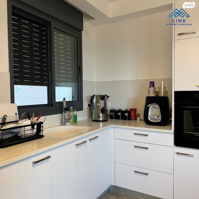 דירה, רמב"ם 5, רמב"ם, טירת כרמל