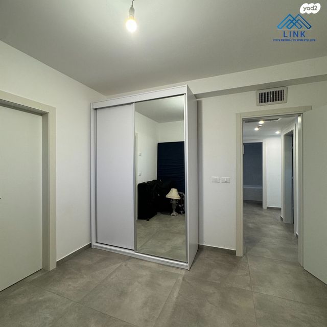 דירה, רמב"ם 5, רמב"ם, טירת כרמל