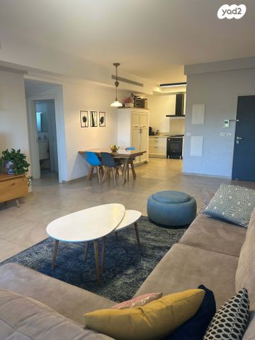 דירה, באר אורה 7, נווה רם, שיכון מזרחי, רמת גן