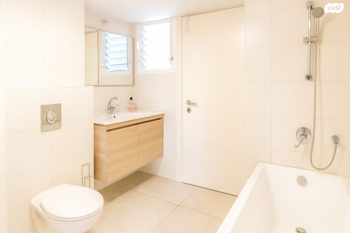 דירה, אהרון שקולניק 3, ג' / מרכז מזרח העיר, רחובות