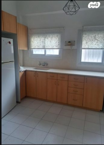 דירה, שדרות העצמאות 52, לב העיר, בת ים