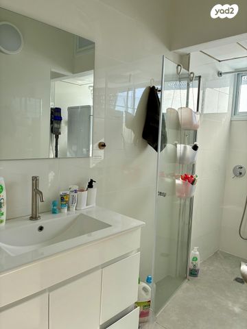 דירה, מצולות ים 12, חברת חשמל, גבעתיים