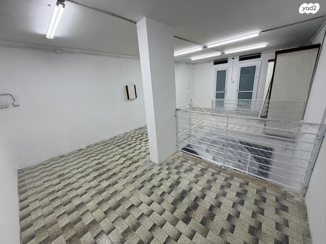 חנויות/ שטח מסחרי, קרן היסוד 25, מרכז העיר, סביניה, הוותיקה, קרית ביאליק