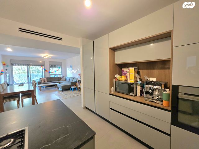 דירה, הפלמ"ח, קדימה צורן