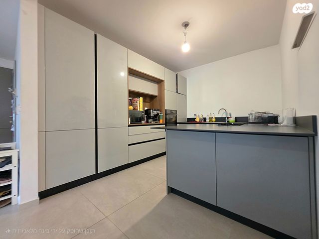 דירה, קדימה צורן