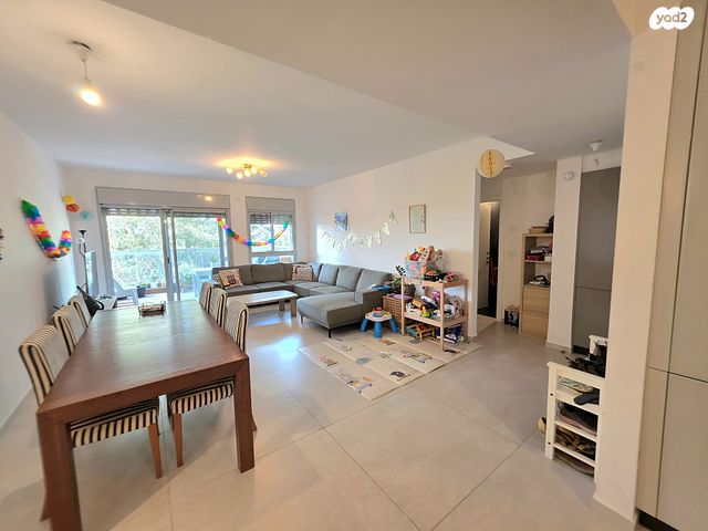 דירה, הפלמ"ח, קדימה צורן