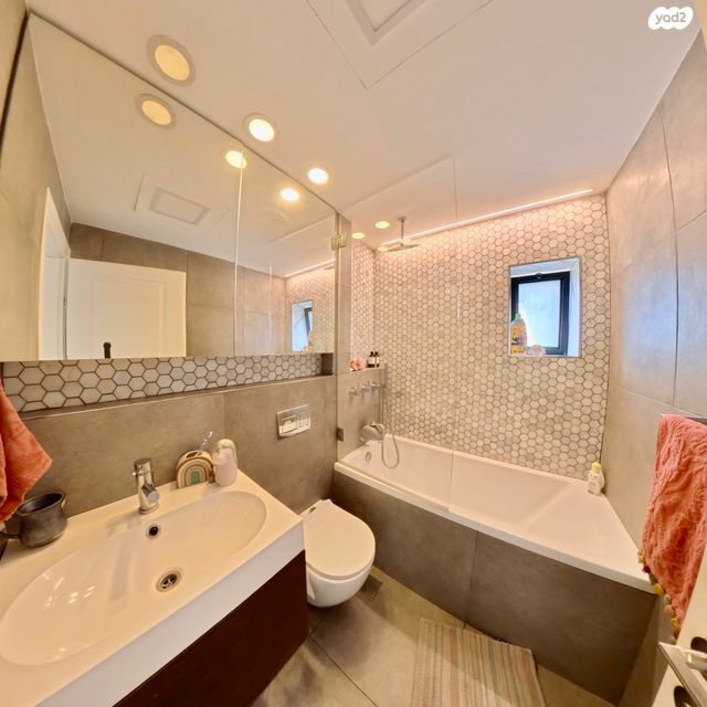 דירה, אלעזר המודעי, המושבה היוונית, ירושלים