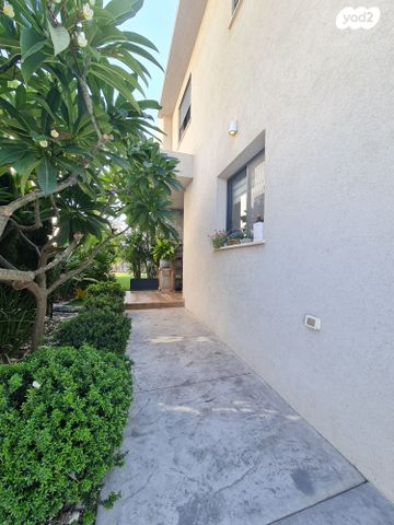 דו משפחתי, שאר העיר, גן יבנה