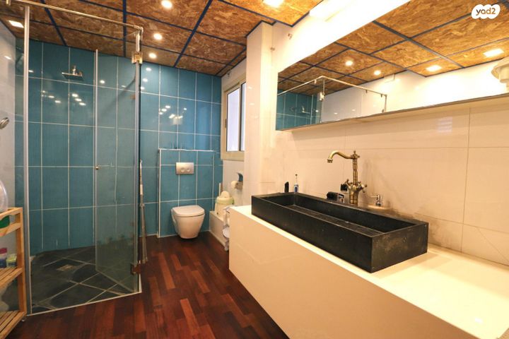 דירה, שדרות מנחם בגין 8, חדרה