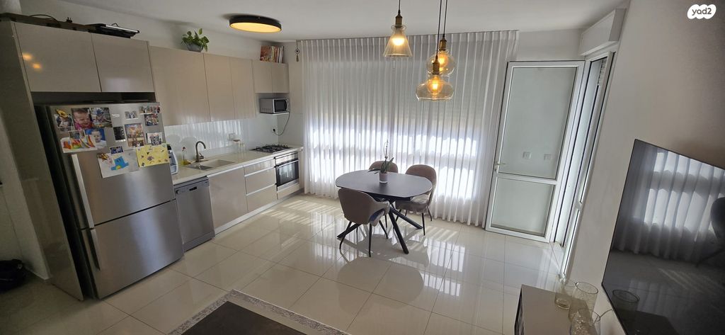 דירה, שדרות בר אילן 1, לב העיר, בת ים