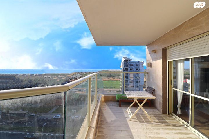 דירה, שדרות מנחם בגין 8, חדרה