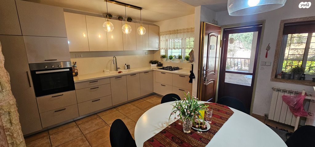 דירת גן, השלום, מבשרת ירושלים, מבשרת ציון