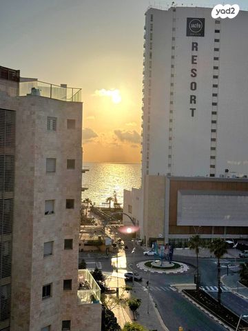 דירה, שדרות מנחם בגין 8, חדרה