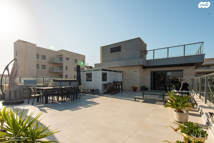 גג/ פנטהאוז, בנימין ד'ישראלי, אחוזה, חיפה