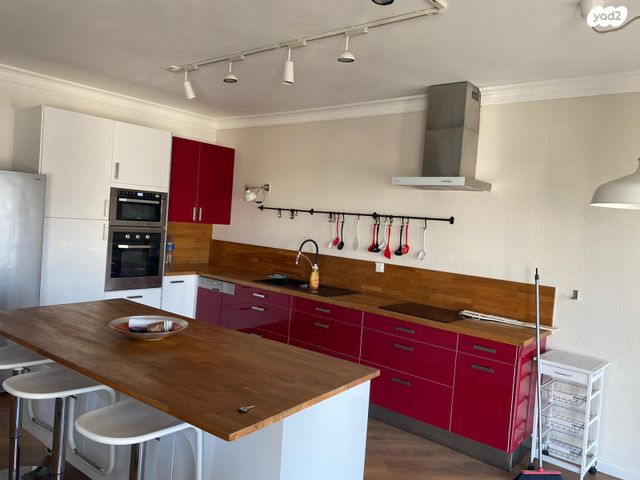 דירה, שדרות מנחם בגין 8, חדרה