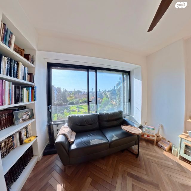 דירה, אלעזר המודעי, המושבה היוונית, ירושלים