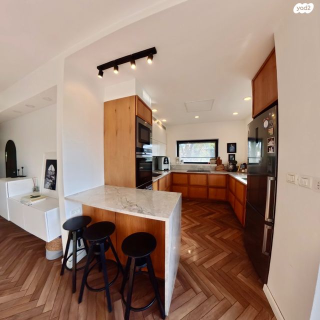 דירה, אלעזר המודעי, המושבה היוונית, ירושלים