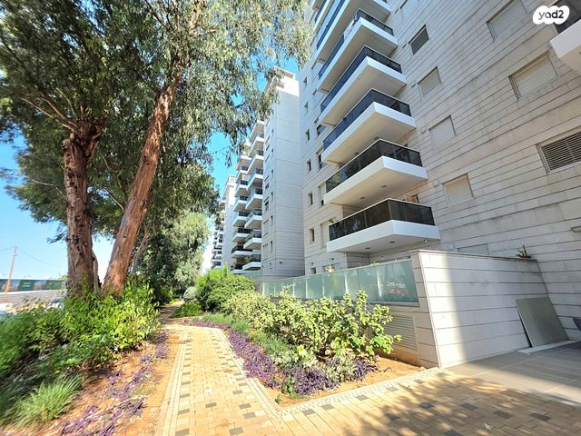 דירה, הפלמ"ח, קדימה צורן