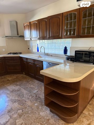 הוד הכרמל, דניה