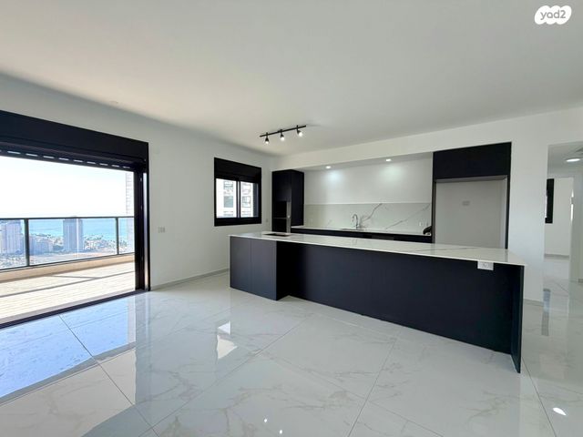 דירה, אמנון ליפקין שחק, נוף הטיילת, נתניה