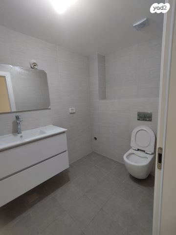 דירה, בר אילן 45, נווה דוד רמז, רעננה