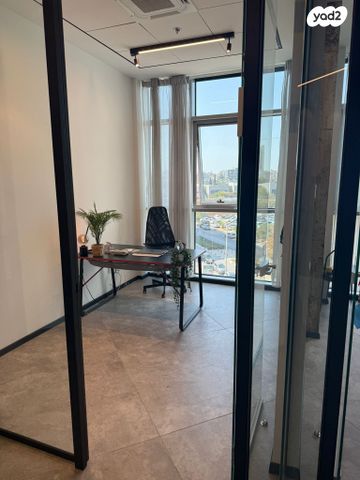 חלל עבודה משותף, חולון