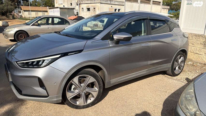 מודעת רכב ג׳ילי Geometry C