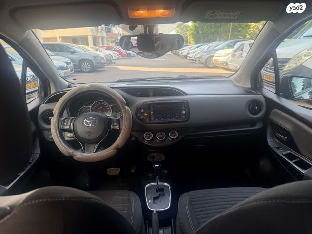 טויוטה יאריס