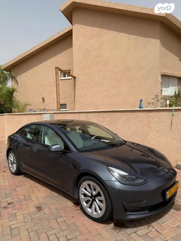 מודעת רכב טסלה מודל 3