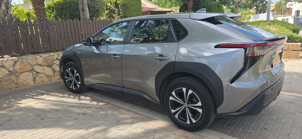 מודעת רכב טויוטה bZ4X