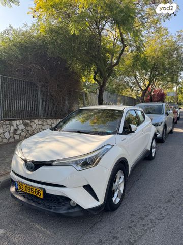 מודעת רכב טויוטה C-HR
